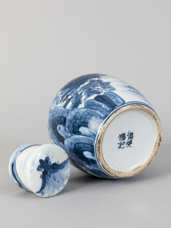 Teedose mit blauer Landschaftsmalerei im Kangxi-Stil, China, 19./20. Jh. - Image 4 of 6