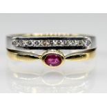 Ring mit Rubin ca. 0,14 ct und 11 Brillanten, zus. ca. 0,18 ct, 21. Jh.