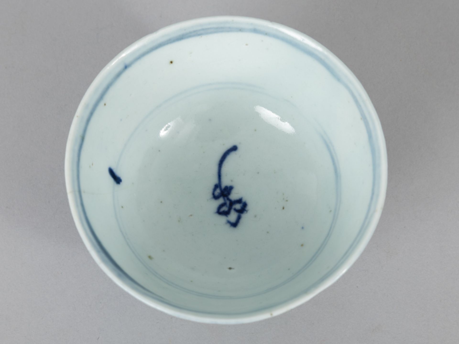 Kleine Schale / Kumme / Teeschale, China, wohl Qing-Dynastie, 18. Jh. - Image 3 of 6