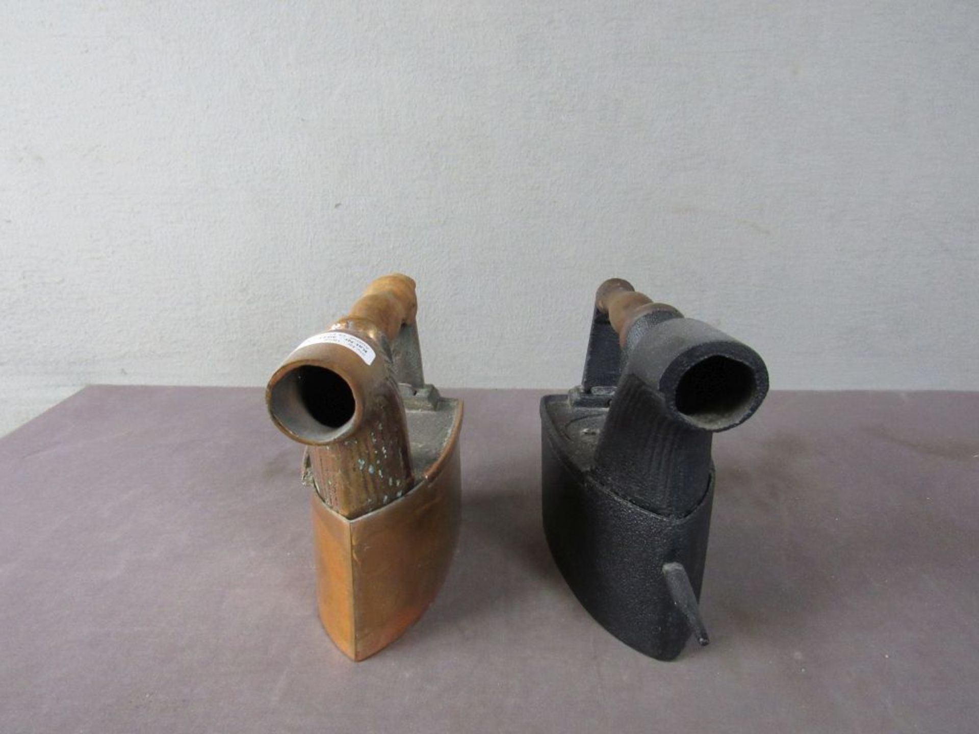 Zwei antike Bügeleisen ca. 25cm - Image 2 of 6