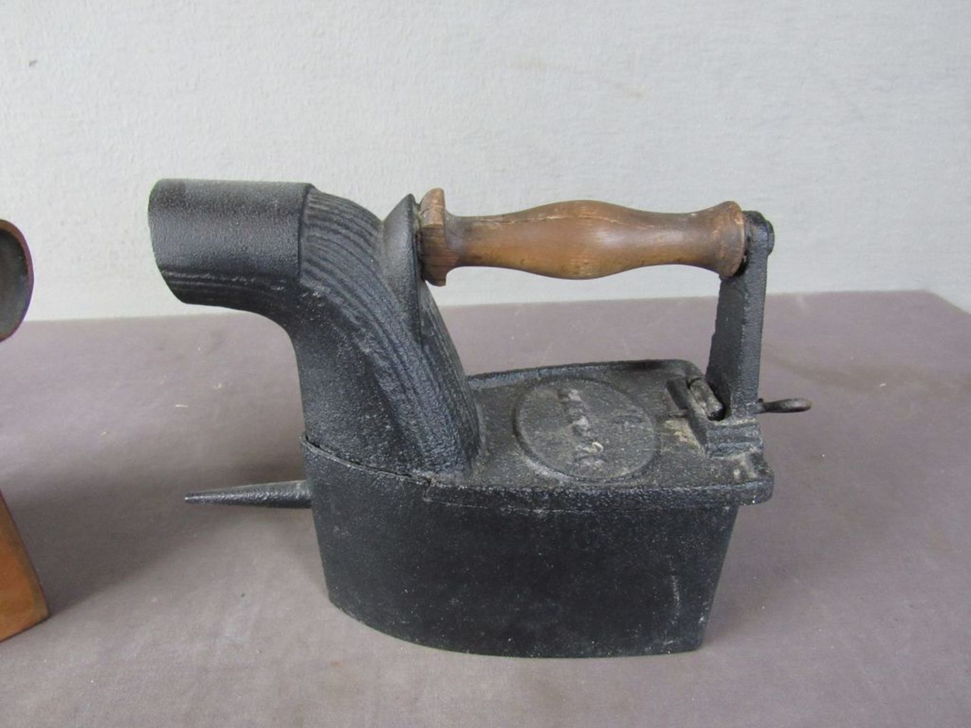 Zwei antike Bügeleisen ca. 25cm - Image 6 of 6