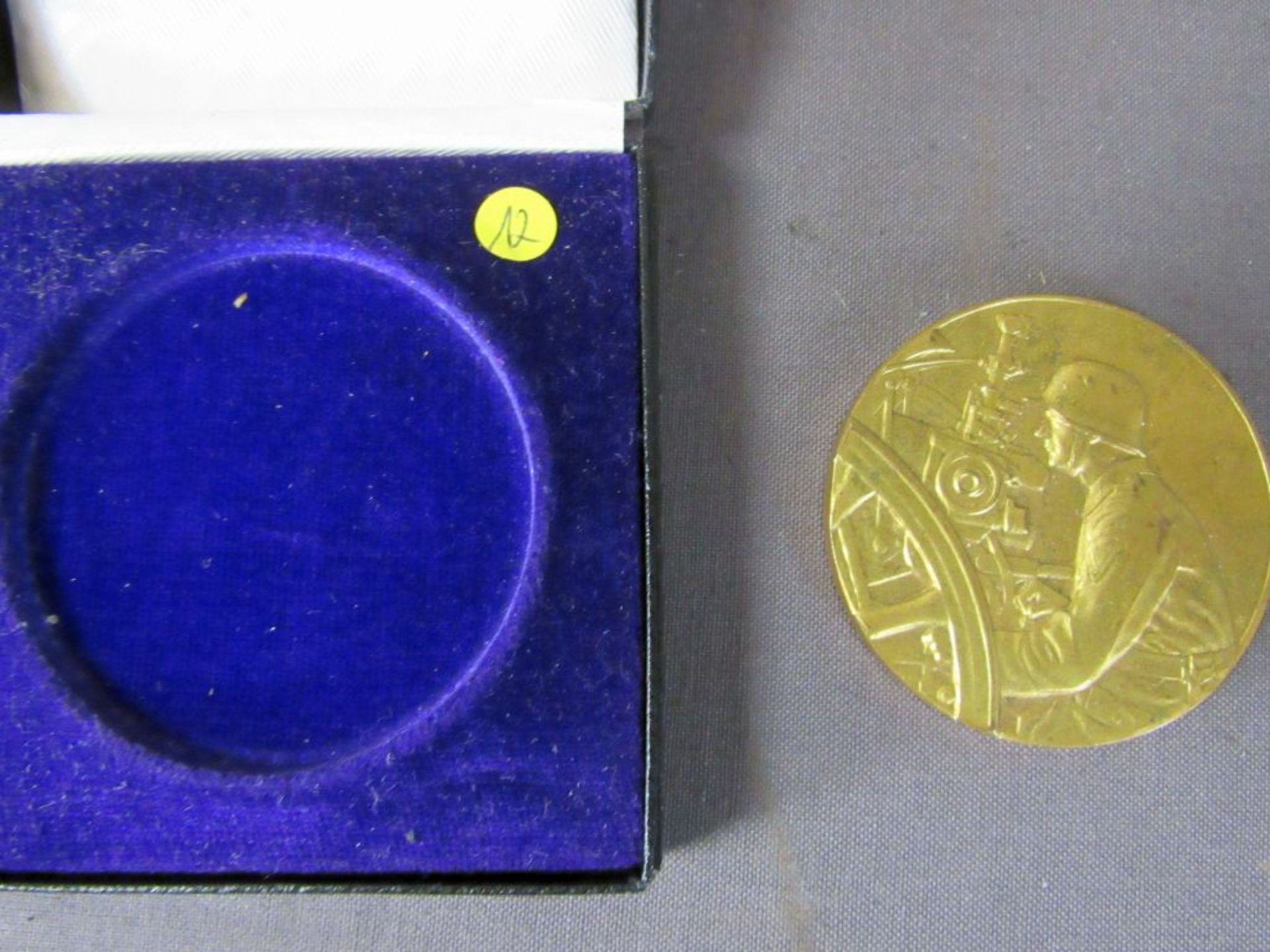 Orden Abzeichen 3. Reich Medaille - Image 4 of 8