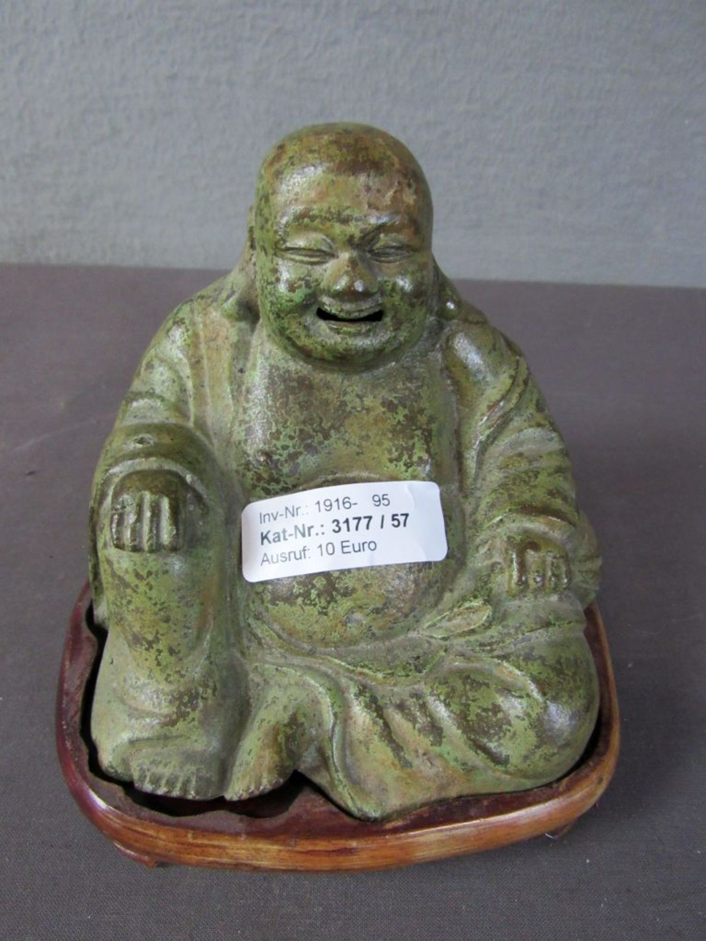 Bronzebuddha auf Holzsockel 14,5cm - Bild 2 aus 6