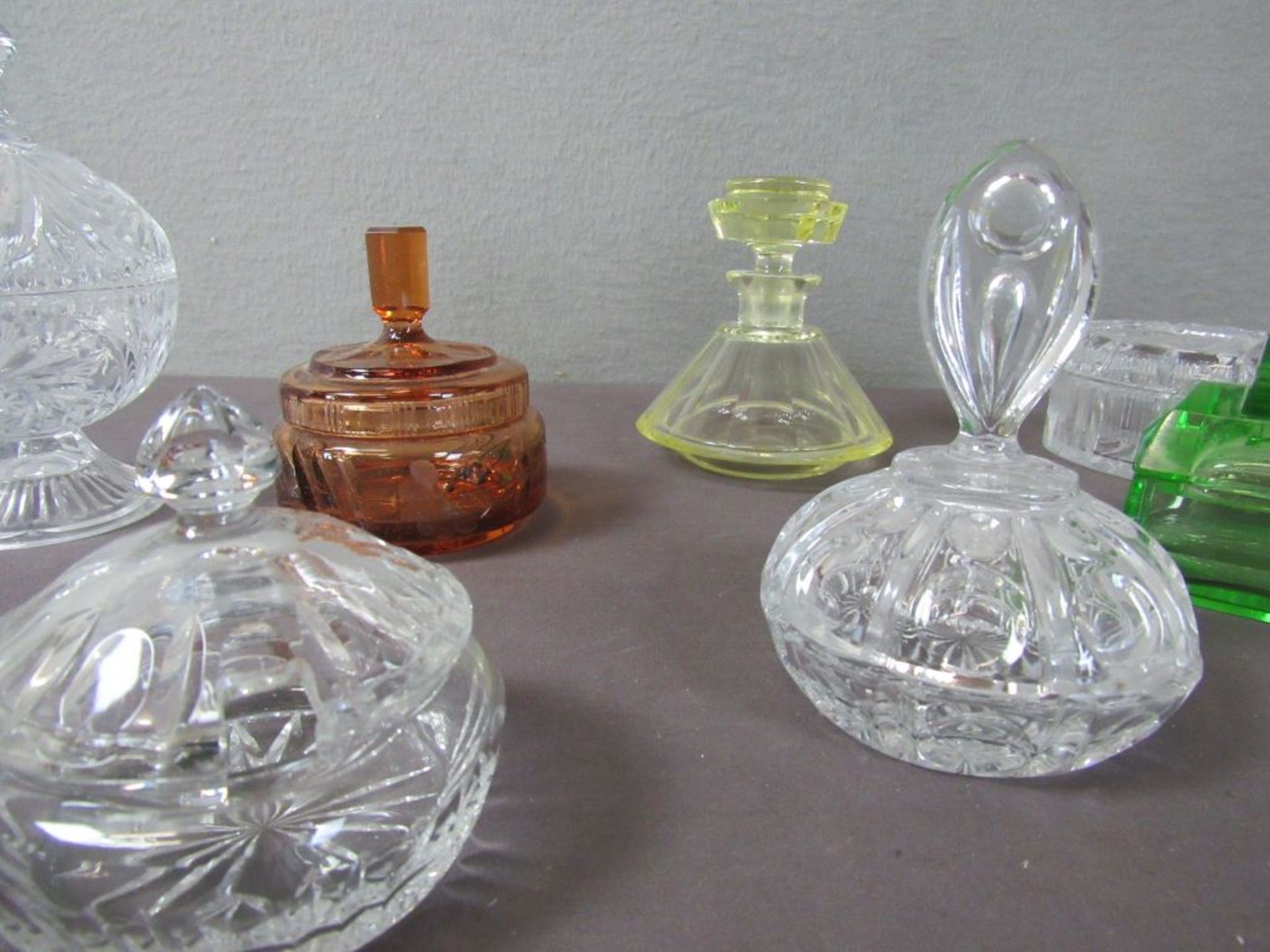 Deckeldosen Glas diverse Epochen unter - Image 3 of 8
