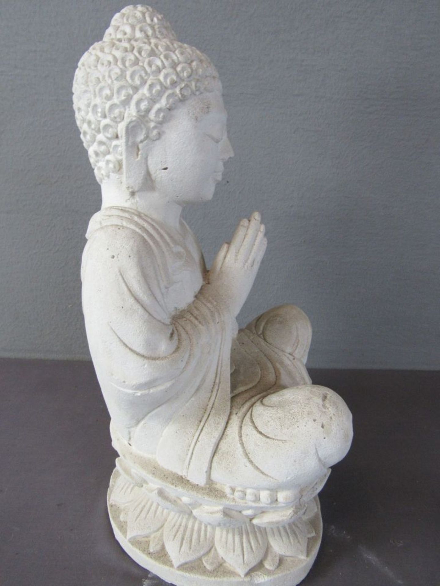 Buddha sitzend Sandstein fein - Bild 4 aus 5