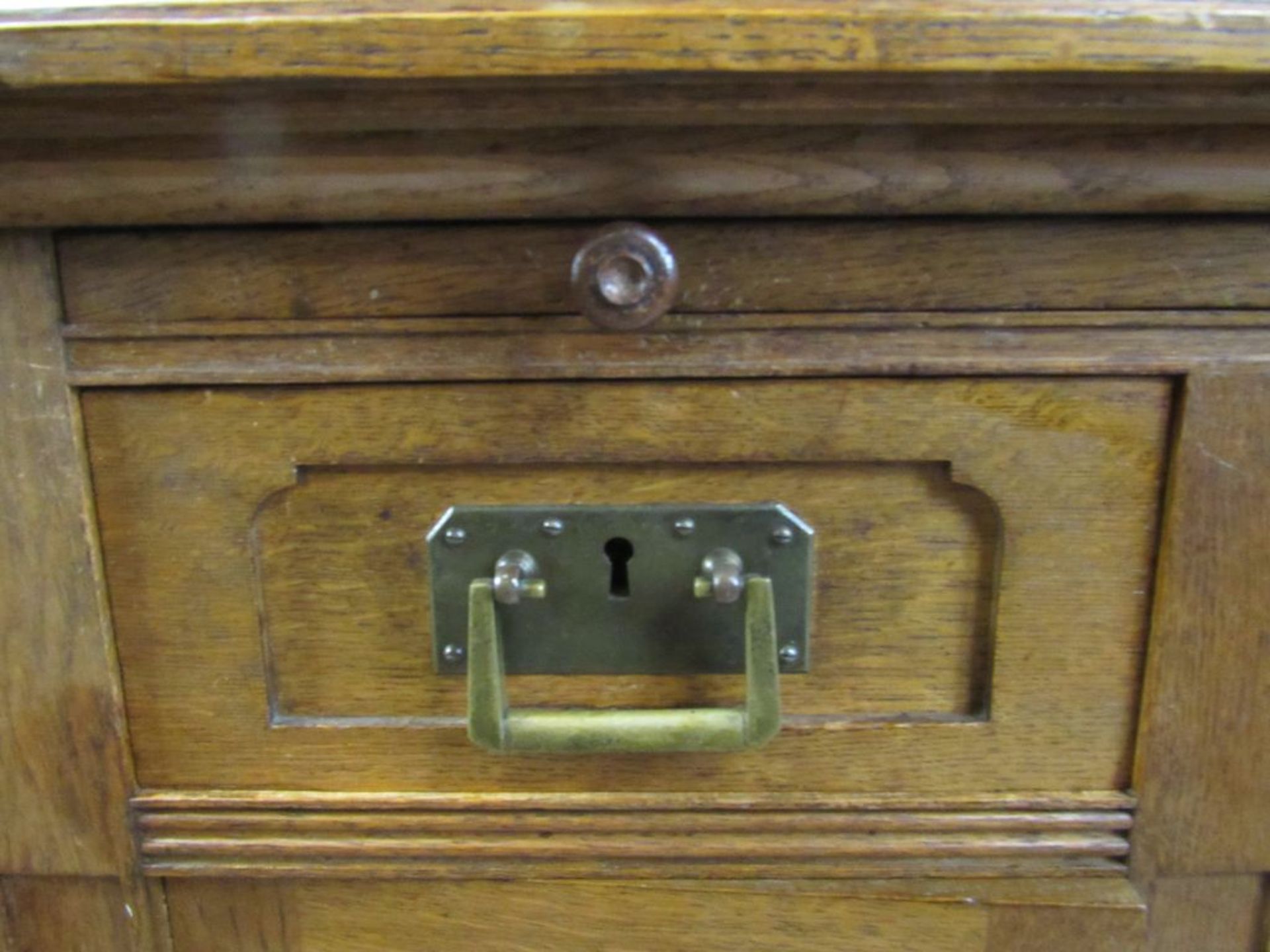 Halbschrank Wiener Jugendstil Eiche um - Bild 8 aus 9