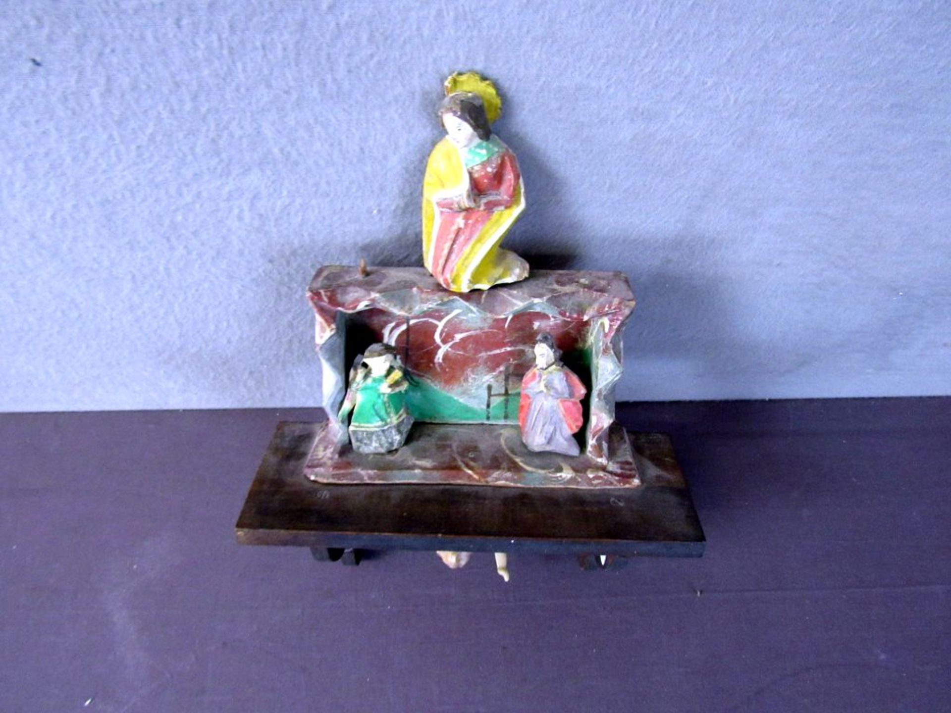 Antike Krippenfiguren mit Wachsengel - Image 2 of 6