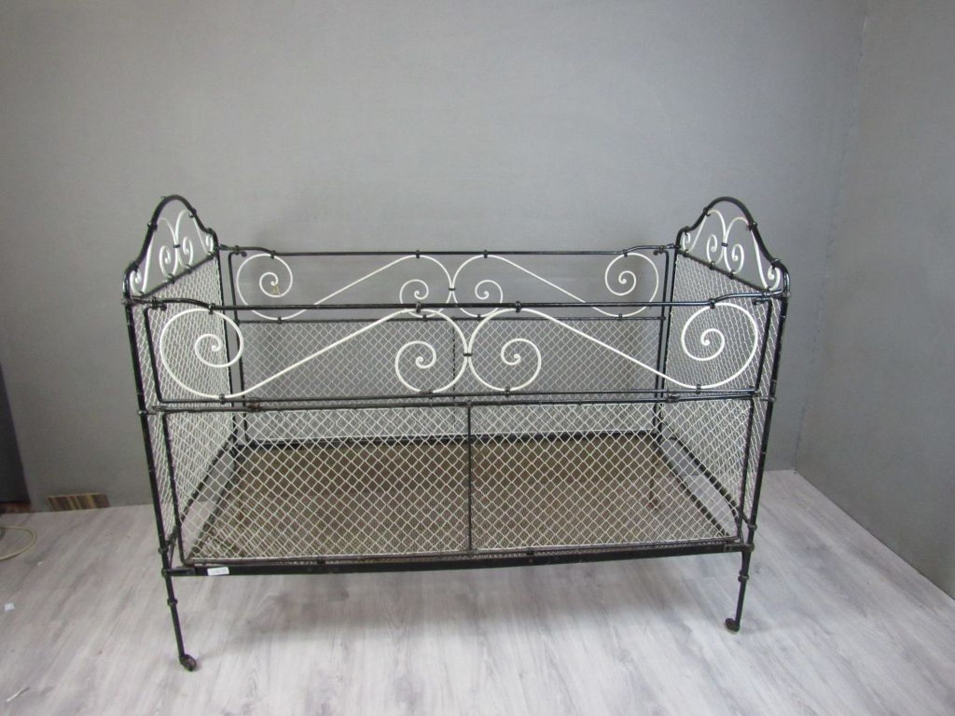 Antikes Kinderbett Metall um 1900