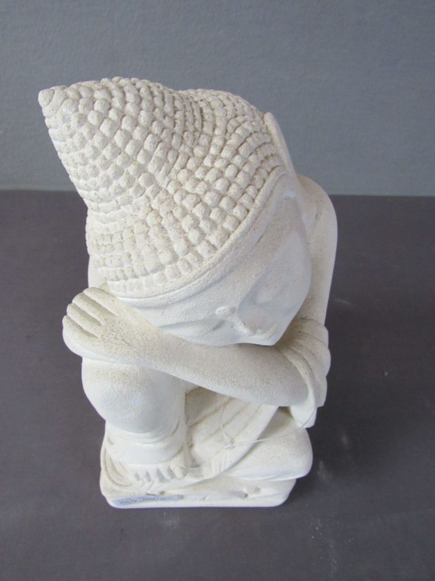 Buddha sitzend Sandstein Kopf rechts - Bild 2 aus 5