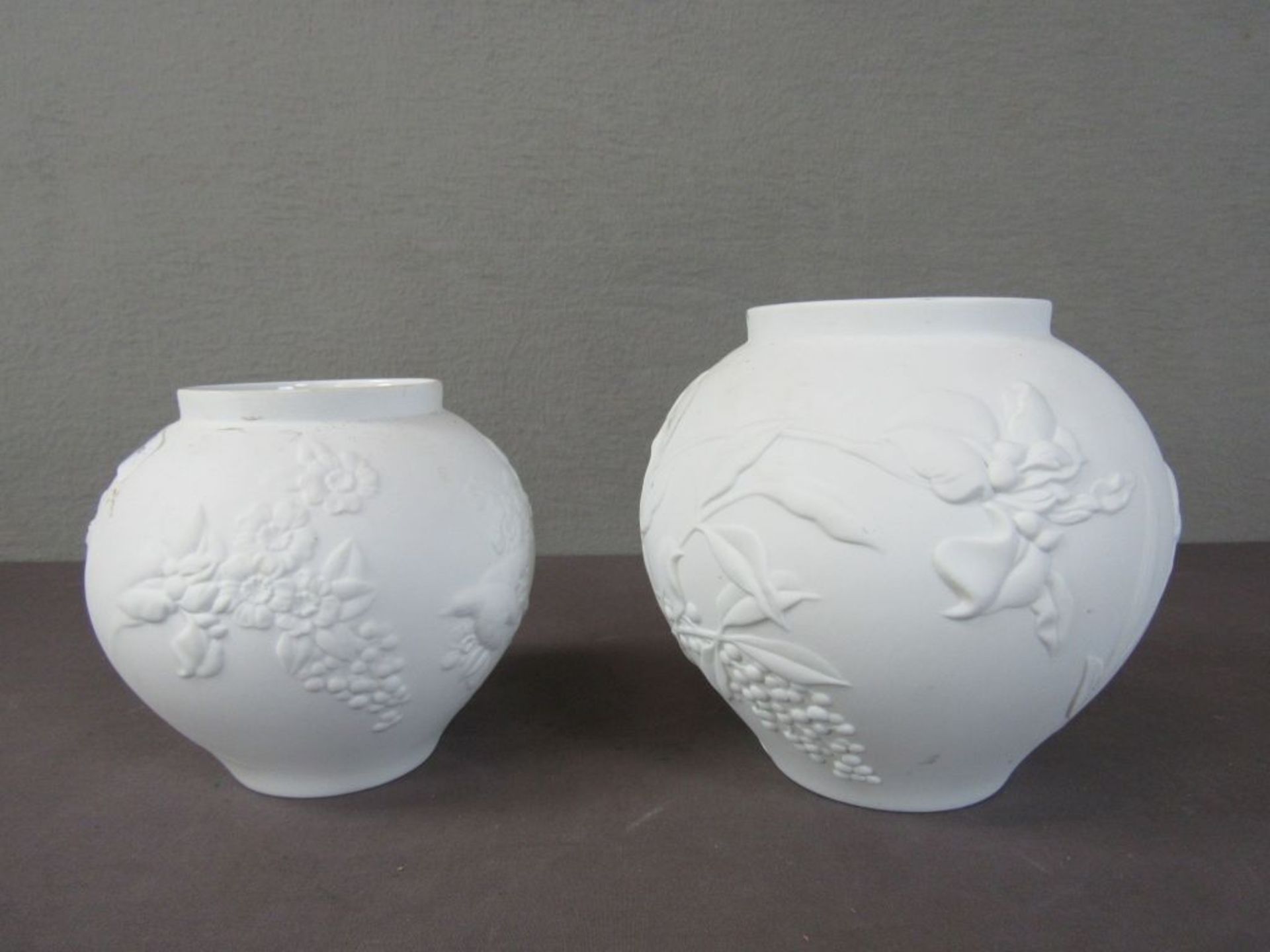 Zwei Vasen Vogelornamentik