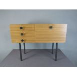 Kleines Sideboard 60er Jahre auf