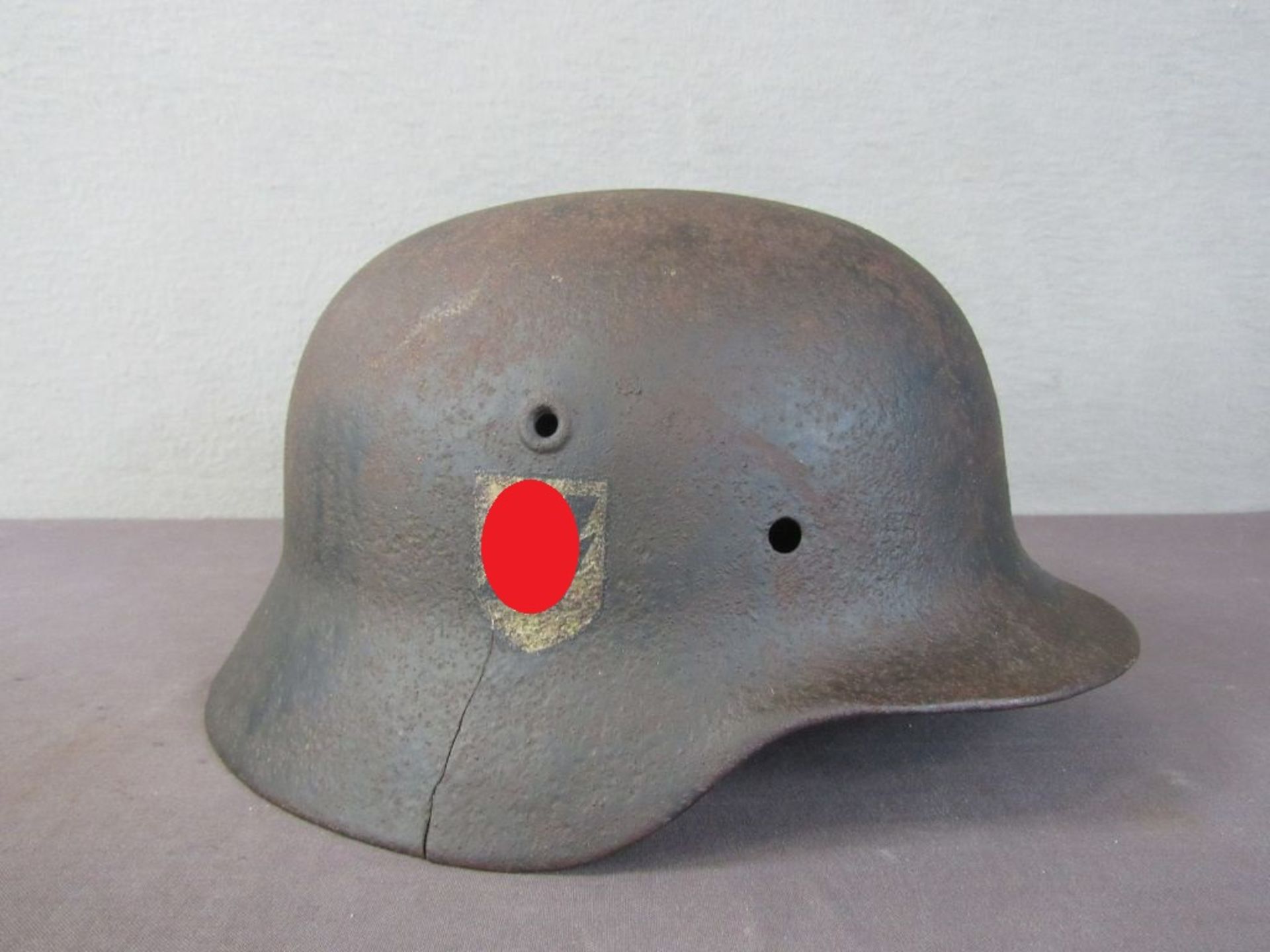 Stahlhelm SS mit Decals Scheunenfund