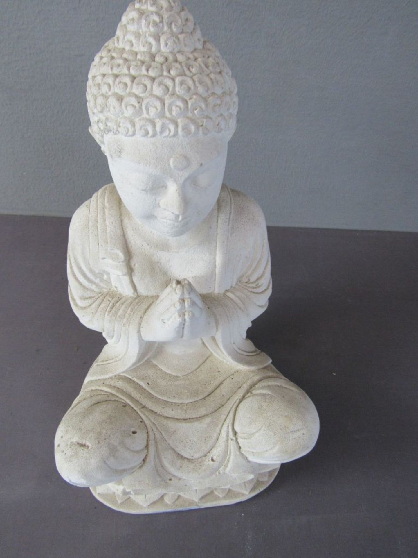 Buddha sitzend Sandstein fein - Bild 2 aus 5