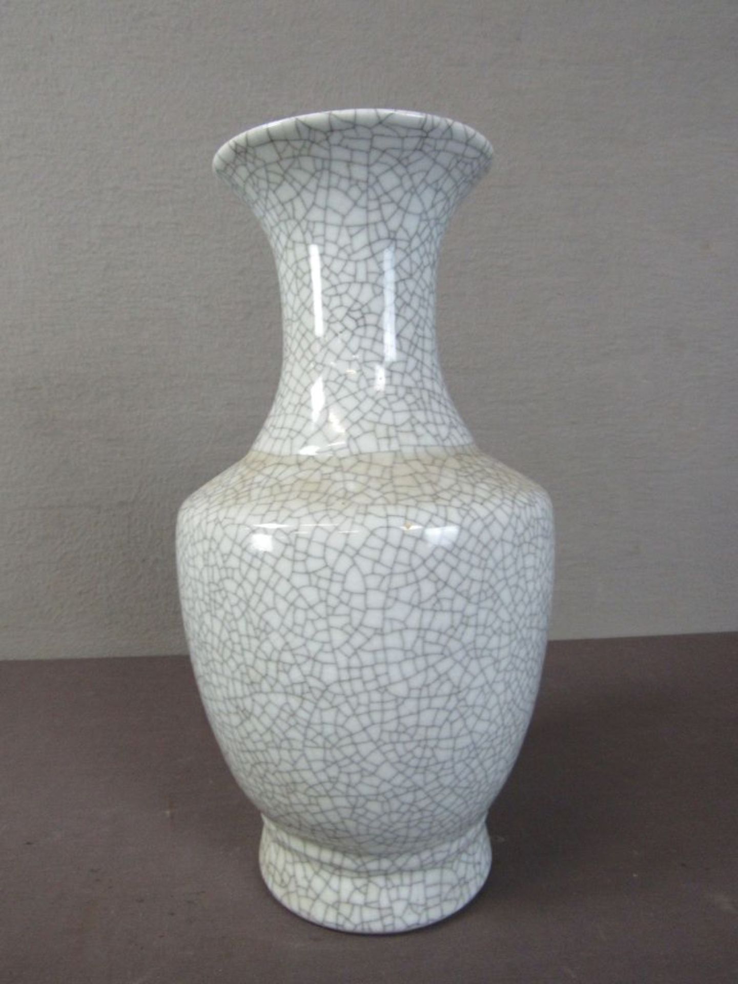 Porzellanvase mit Craquelée-Glasur mit