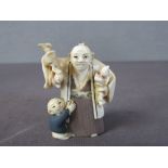 Signiertes Netsuke Mann mit Kind Japan