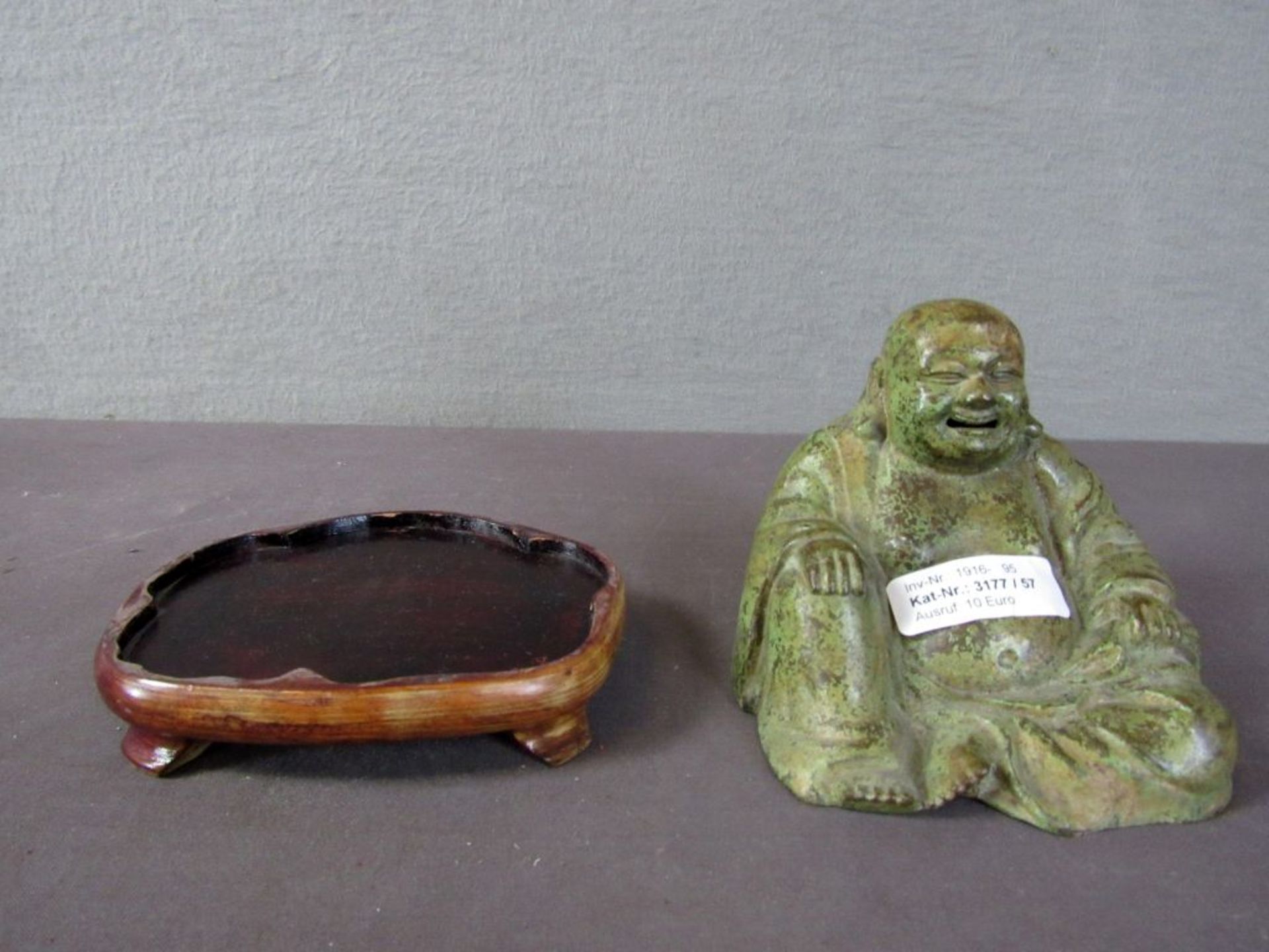 Bronzebuddha auf Holzsockel 14,5cm - Bild 3 aus 6