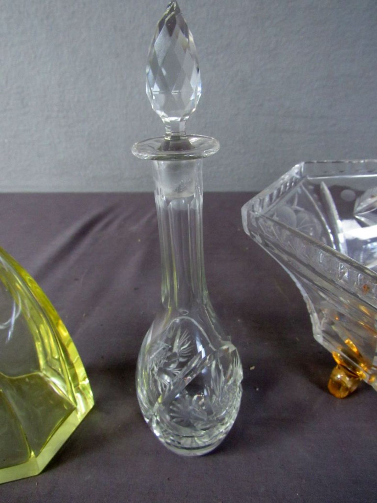 Vier Glaskaraffen von 17-28cm Beigabe - Image 5 of 7