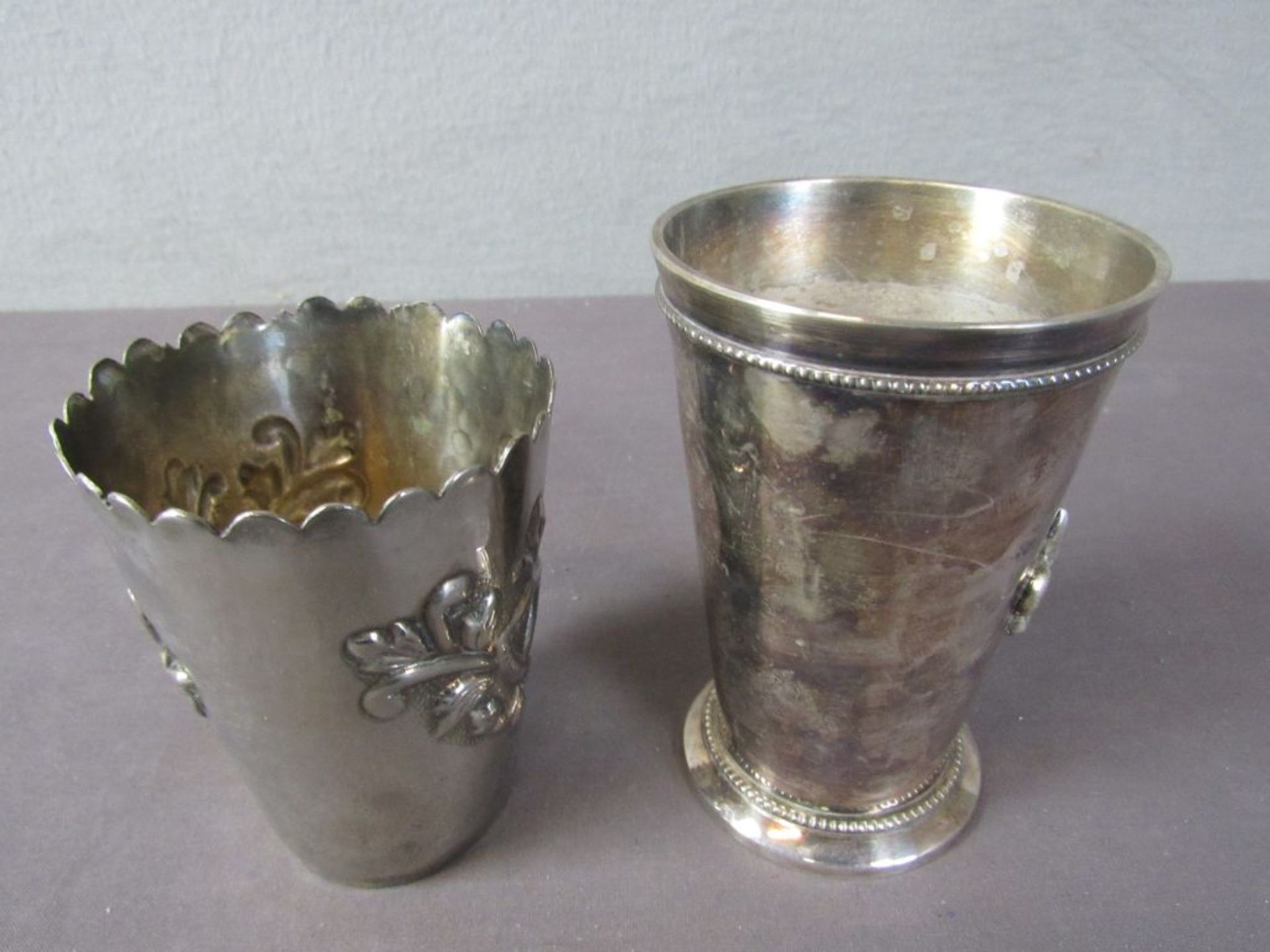 Zwei versilberte Becher 11,5cm und - Image 6 of 7