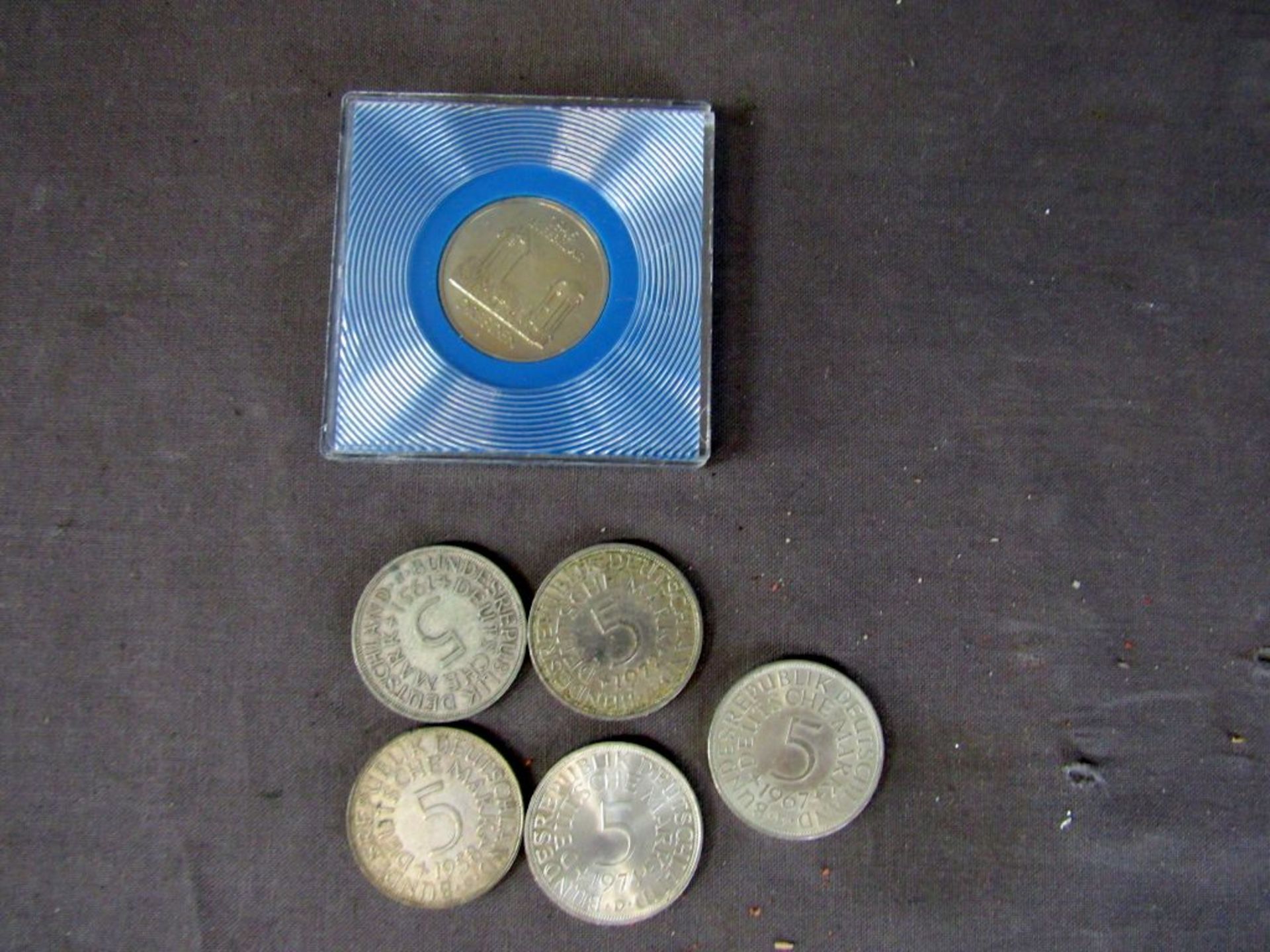 Fünf DM-Stücke + eine DDR Münze 5