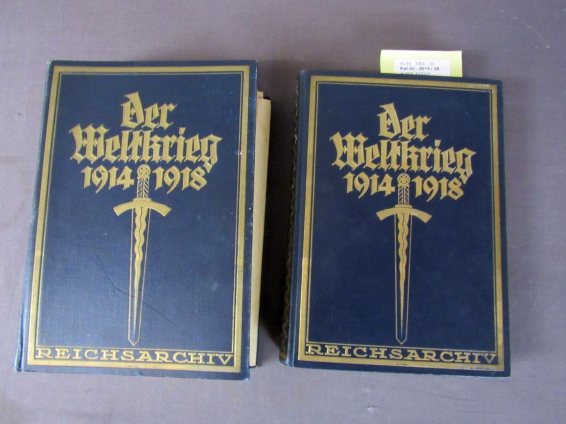 Zwei Bücher der Weltkrieg