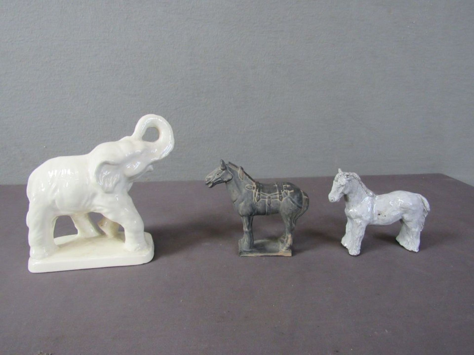 Drei Figuren Keramik Pferde und - Image 6 of 8