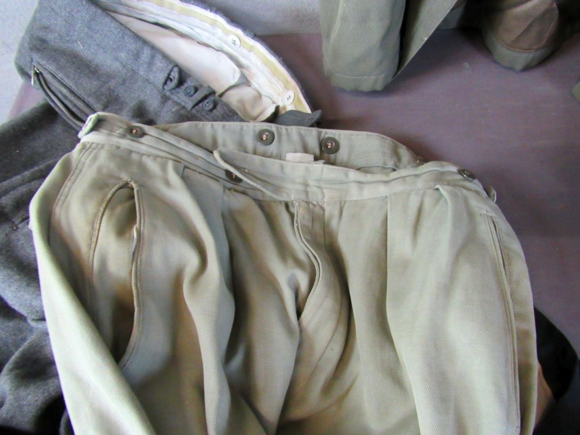 Großes Konvolut Uniformhosen sowie - Bild 8 aus 10