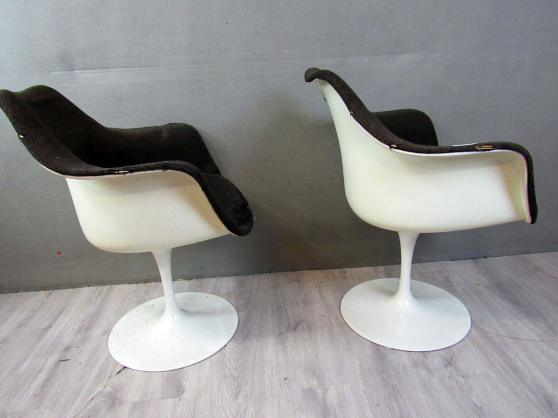Zwei Designerstühle Armchair Eero - Bild 6 aus 9