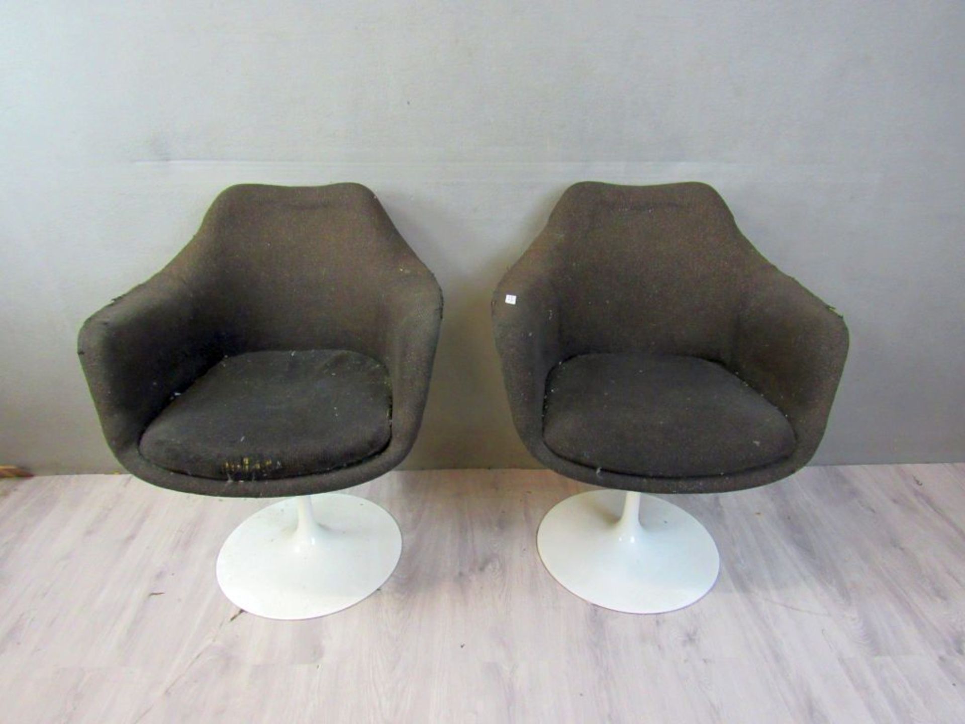 Zwei Designerstühle Armchair Eero