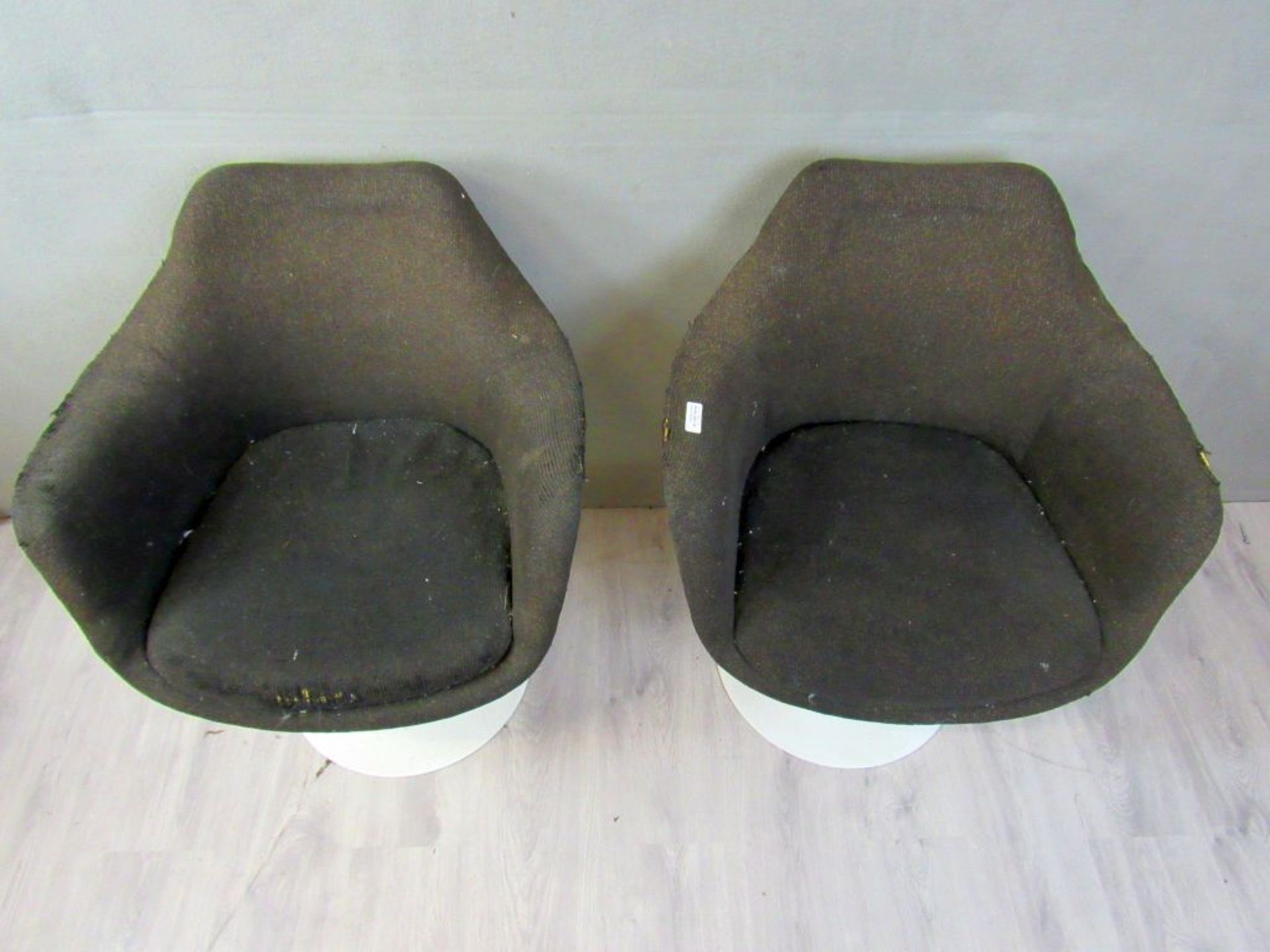 Zwei Designerstühle Armchair Eero - Bild 2 aus 9