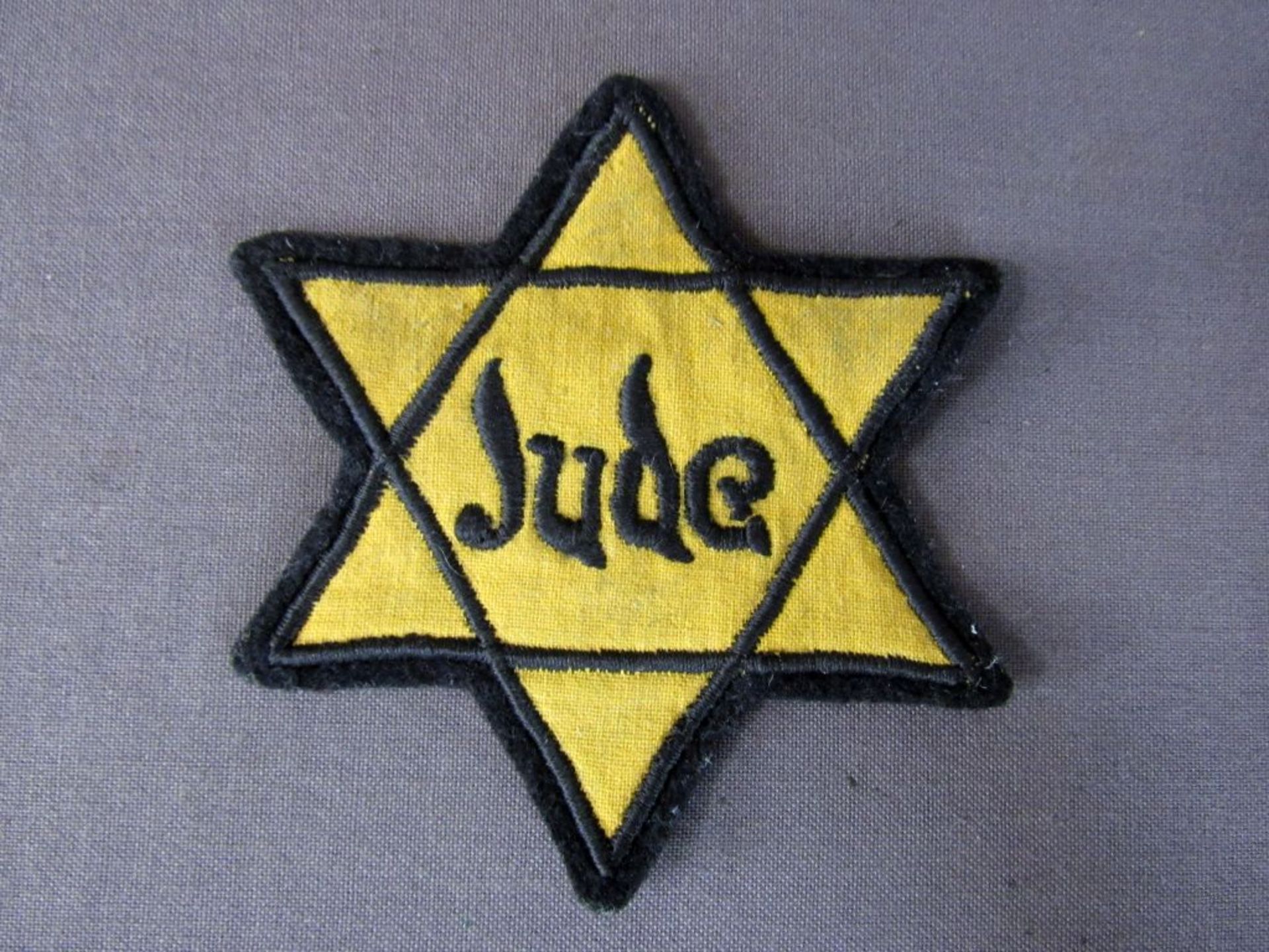 Aufnäher sogenannter Judenstern