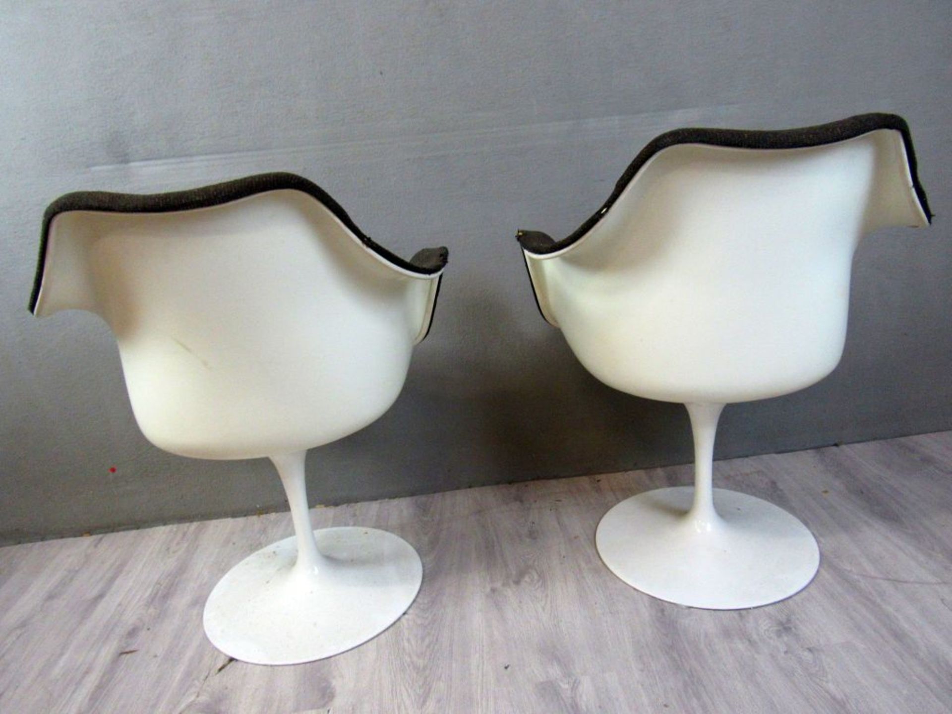 Zwei Designerstühle Armchair Eero - Bild 7 aus 9