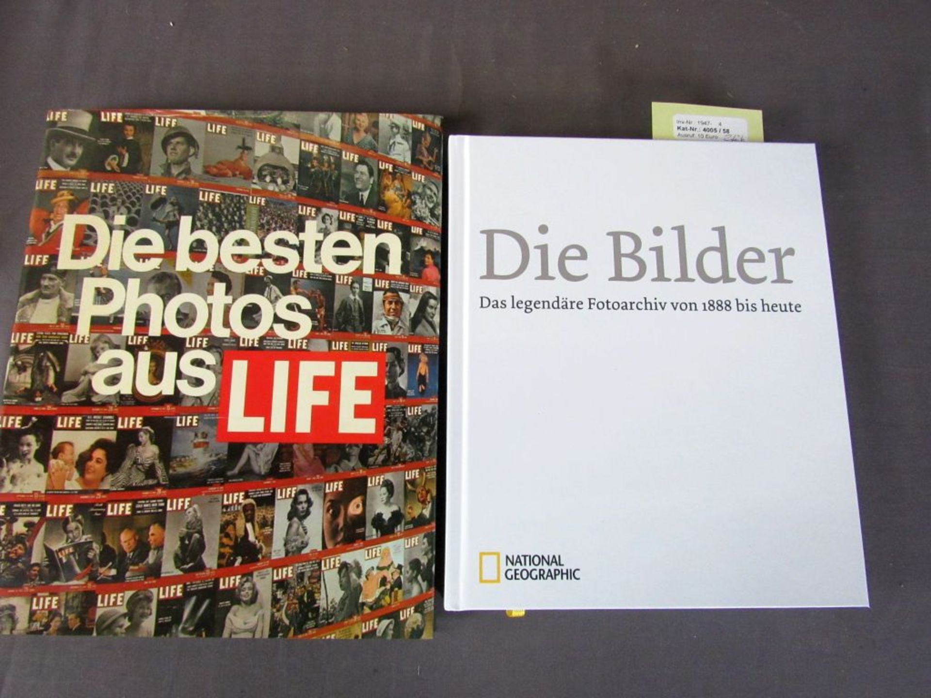 Zwei Bücher 'Die Bilder' und 'Die