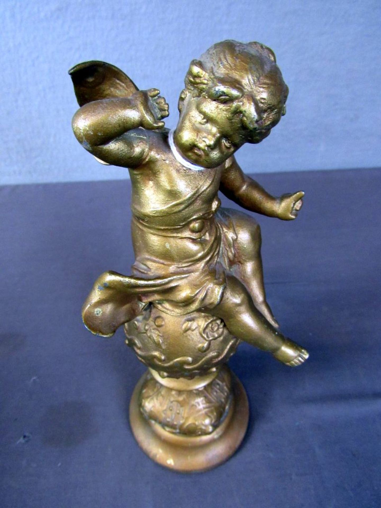 Putto auf Kugel um 1900 23cm - Image 2 of 6