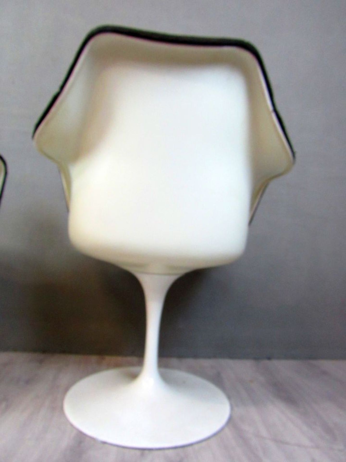 Zwei Designerstühle Armchair Eero - Bild 8 aus 9