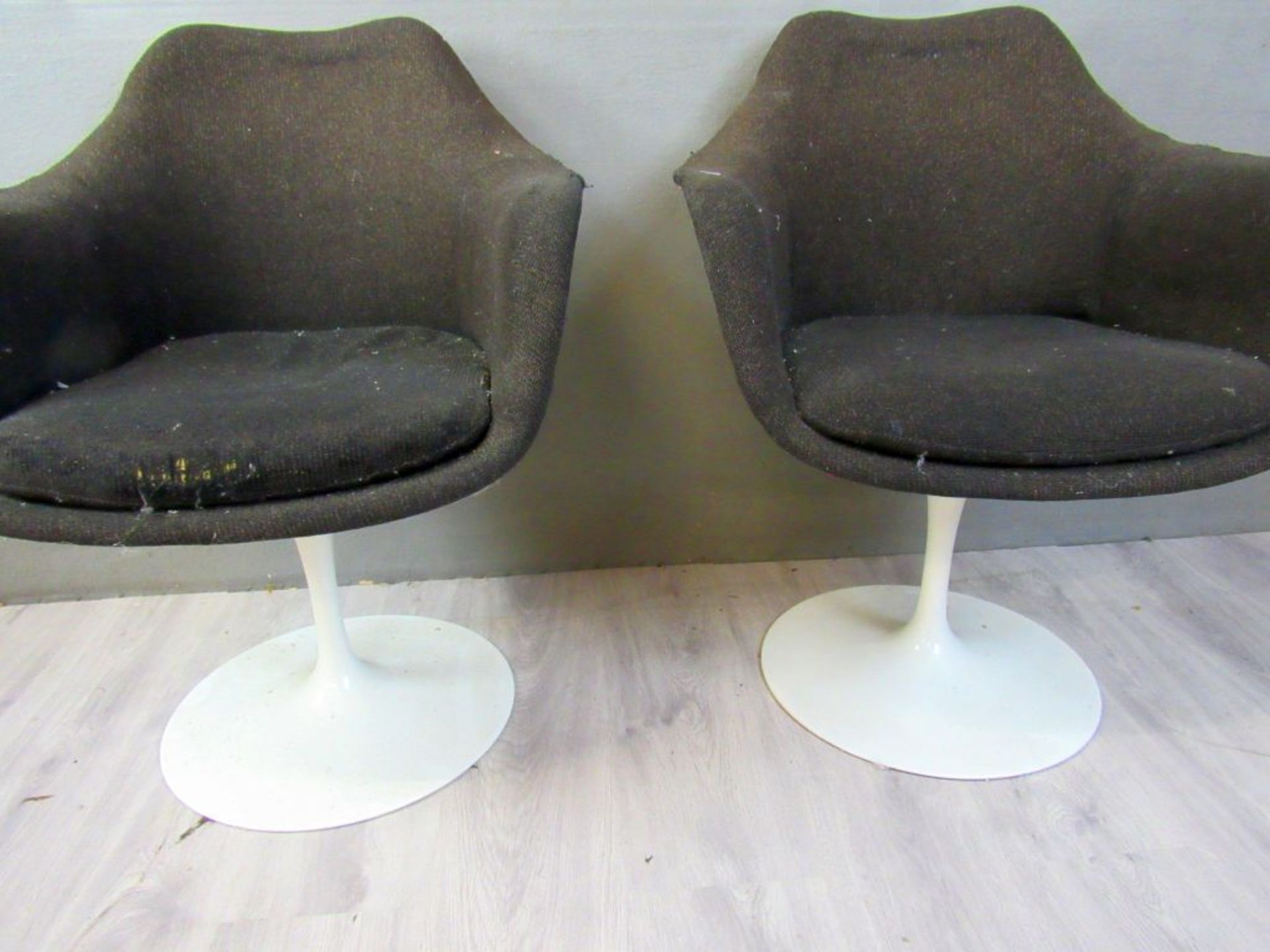 Zwei Designerstühle Armchair Eero - Bild 5 aus 9