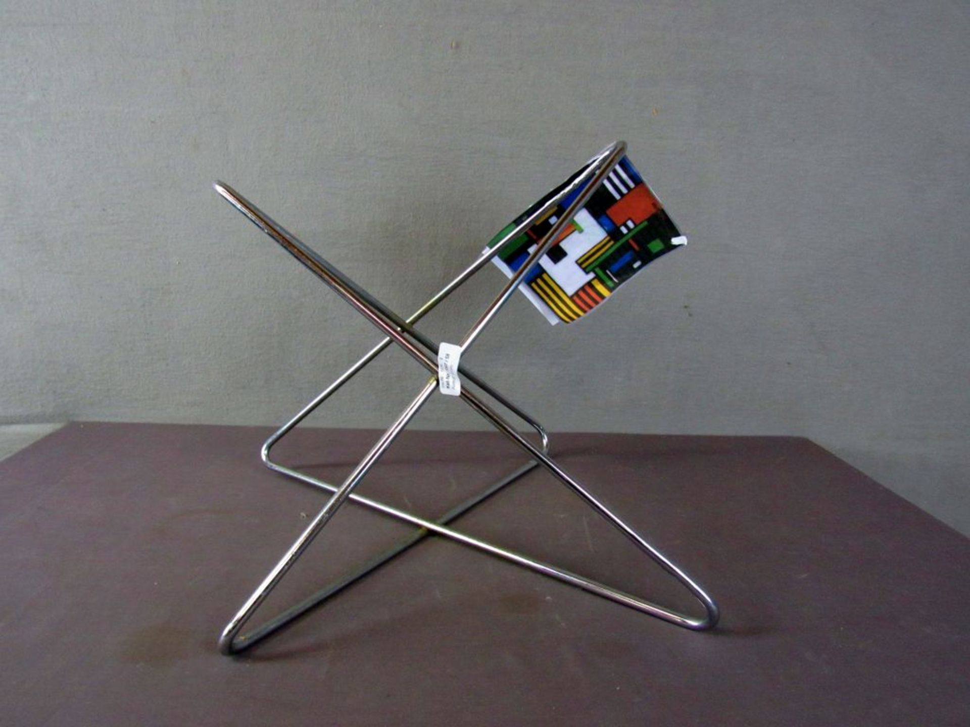 Chromentwurf eines Möbelstücks (Tisch