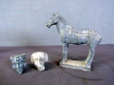 Konvolut drei Teile Keramik Pferd zwei