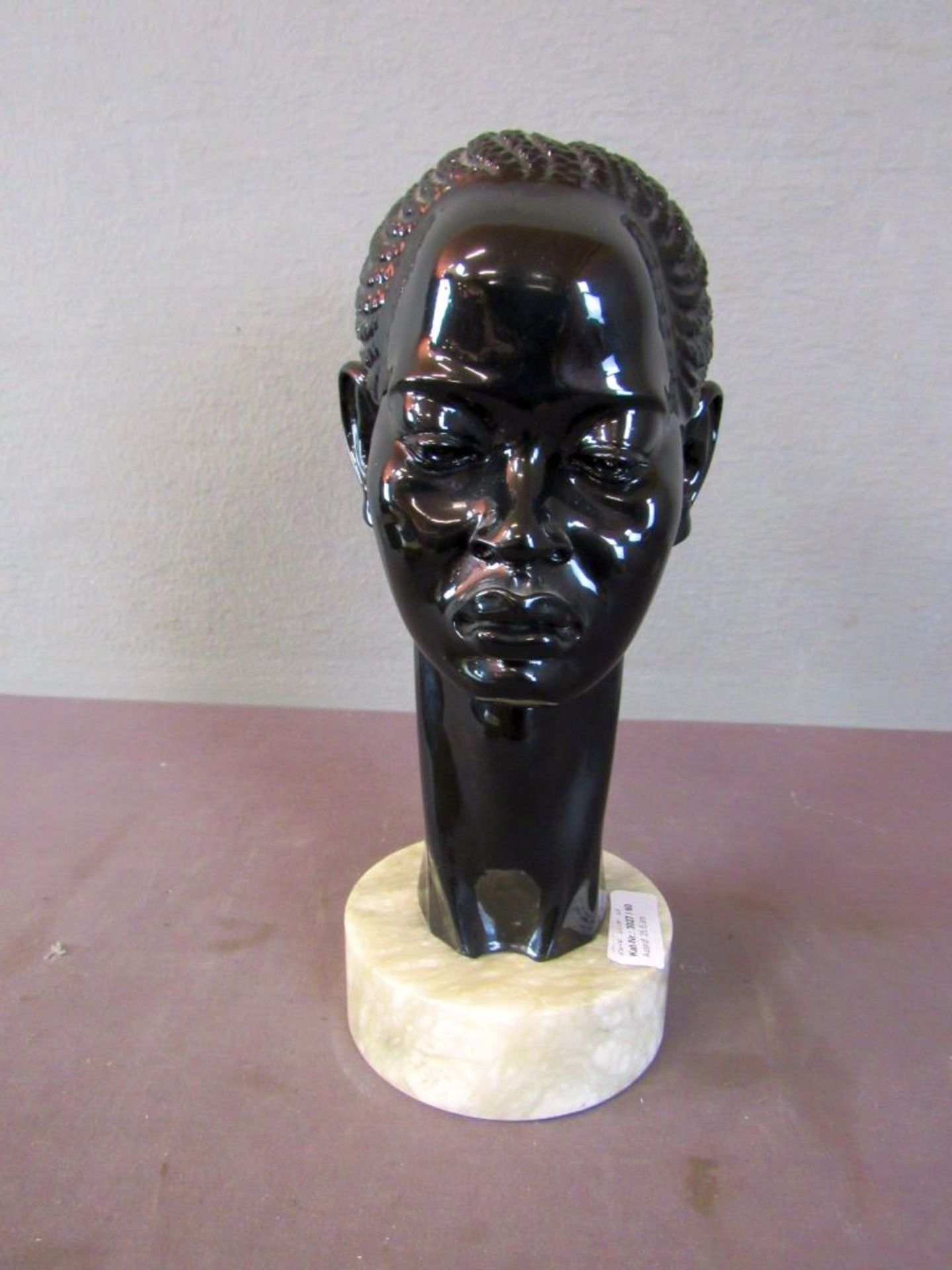 Skulptur Afrikanerin signiert Höhe 34