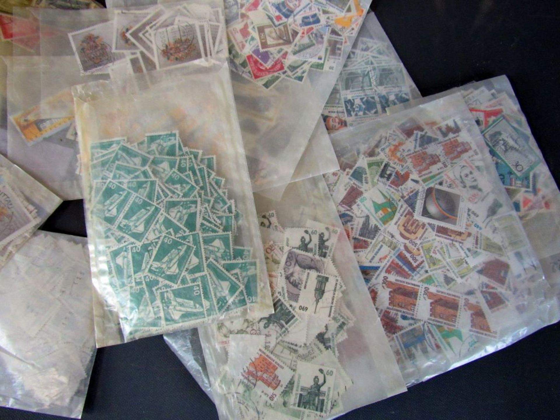 Riesiger Tütenposten mit Briefmarken - Image 6 of 8