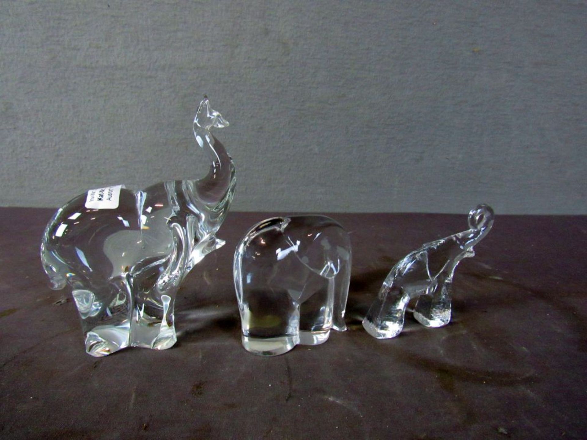 Drei Glasskulpturen Elefanten 9,5-17cm