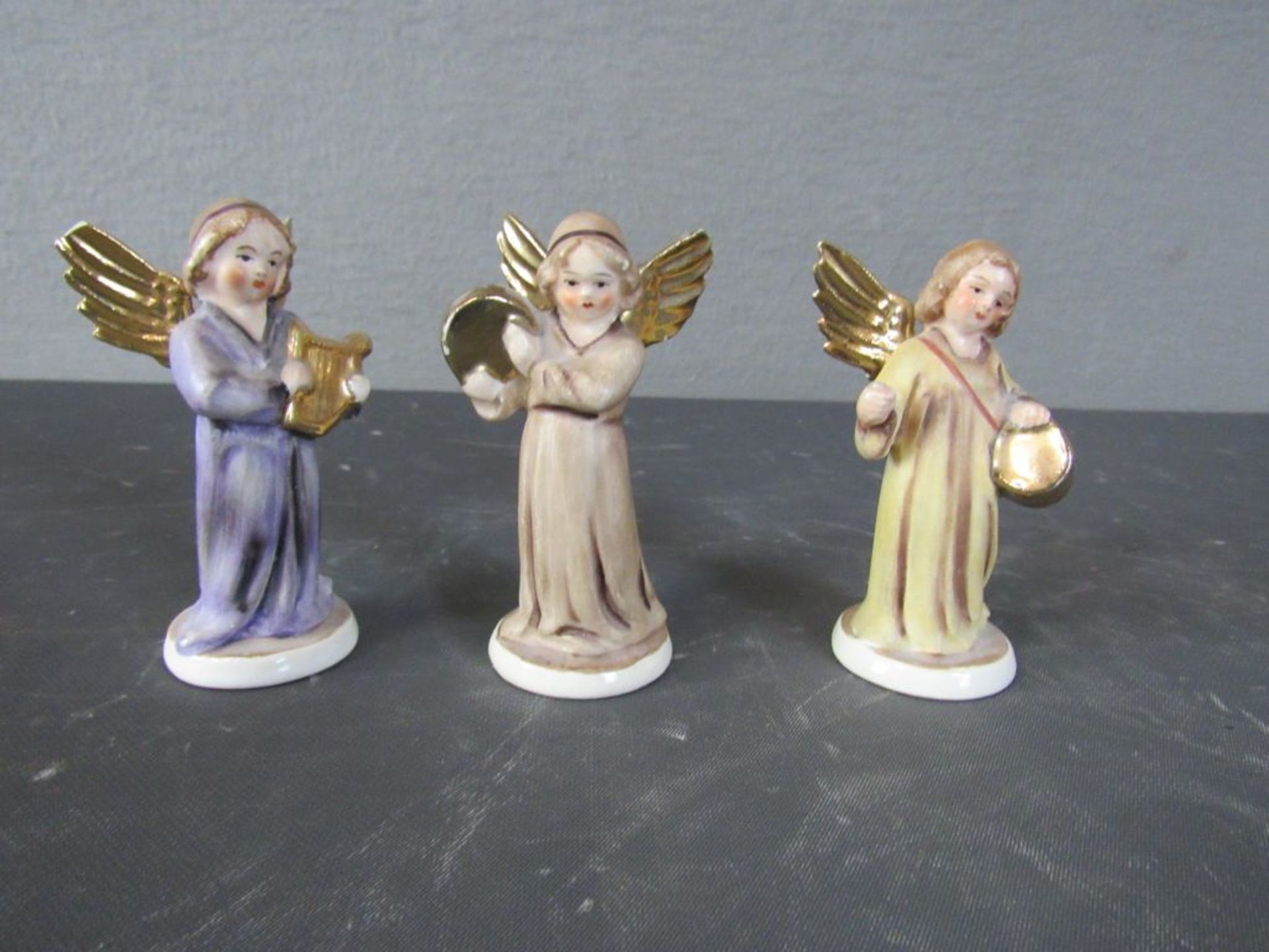 Drei Porzellanfiguren Engel Friedel