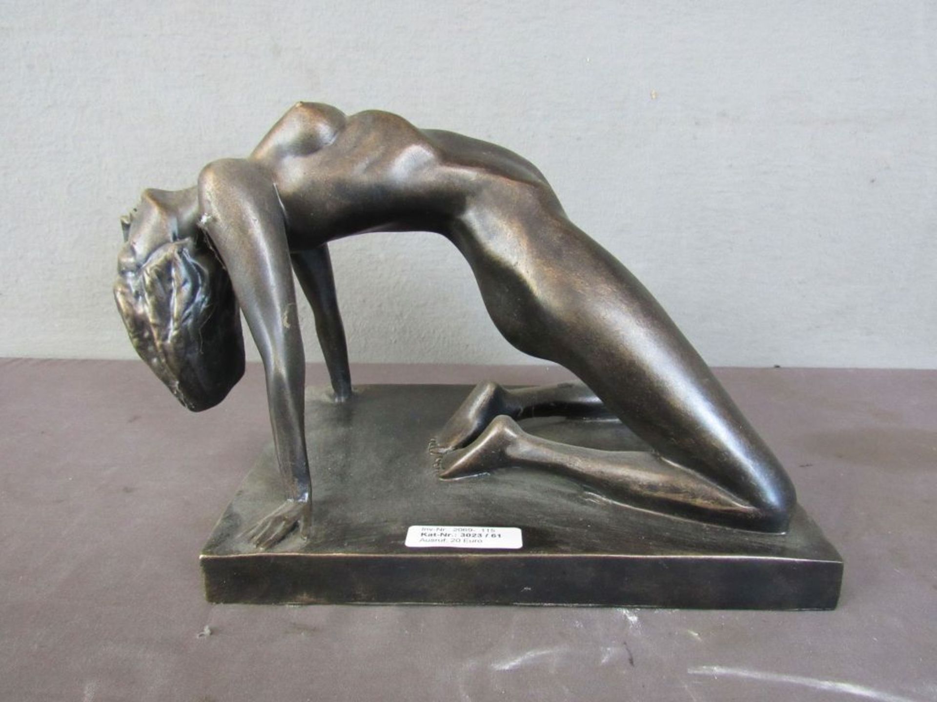 Bronzeskulptur weibliche Aktszene