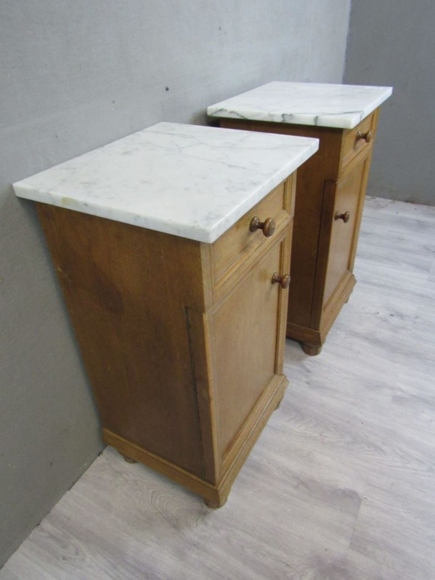 Zwei Säulenschränkchen Marmorplatte - Image 8 of 8