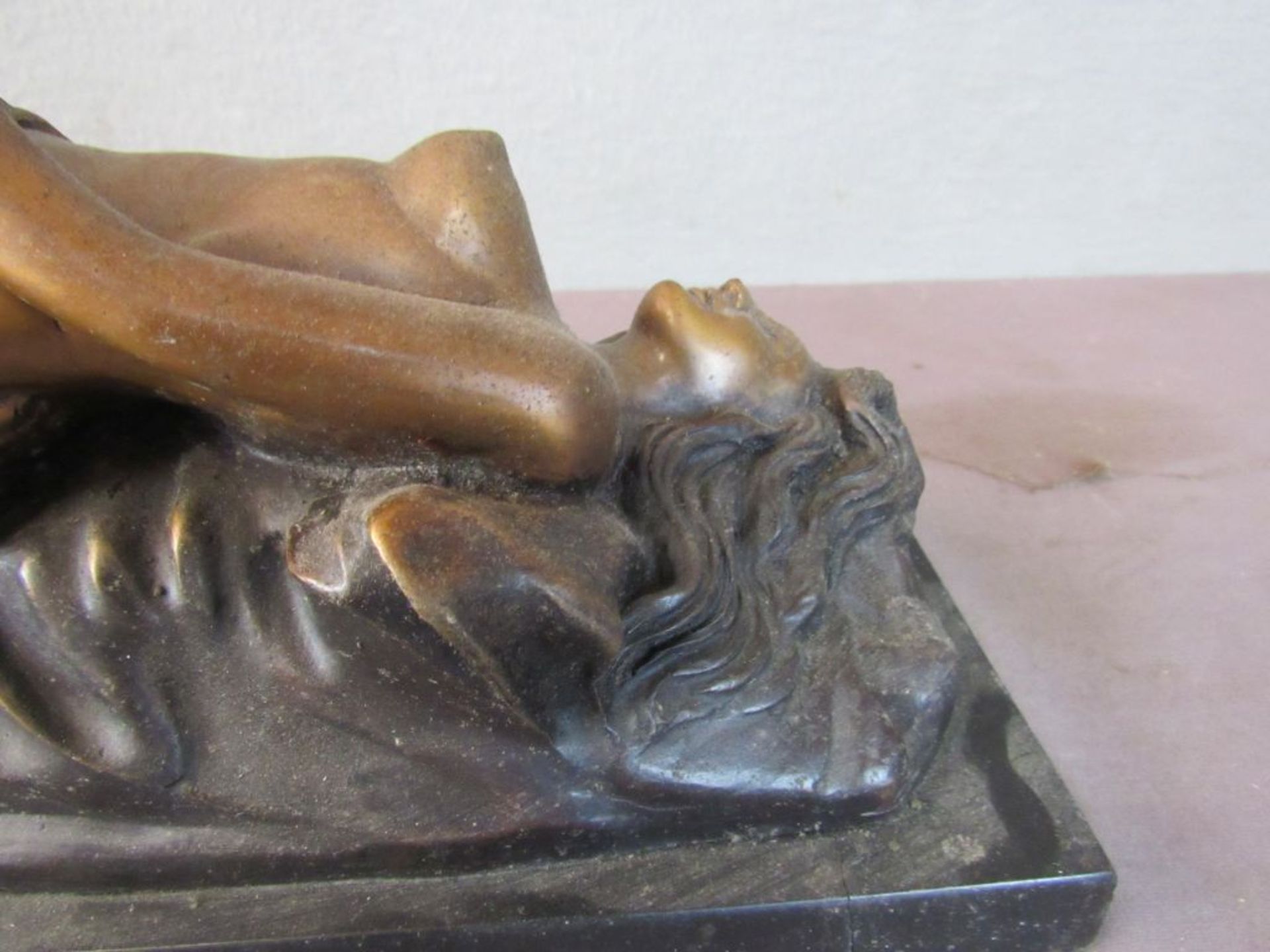 Bronzeskulptur weibliche Aktszene - Image 6 of 8