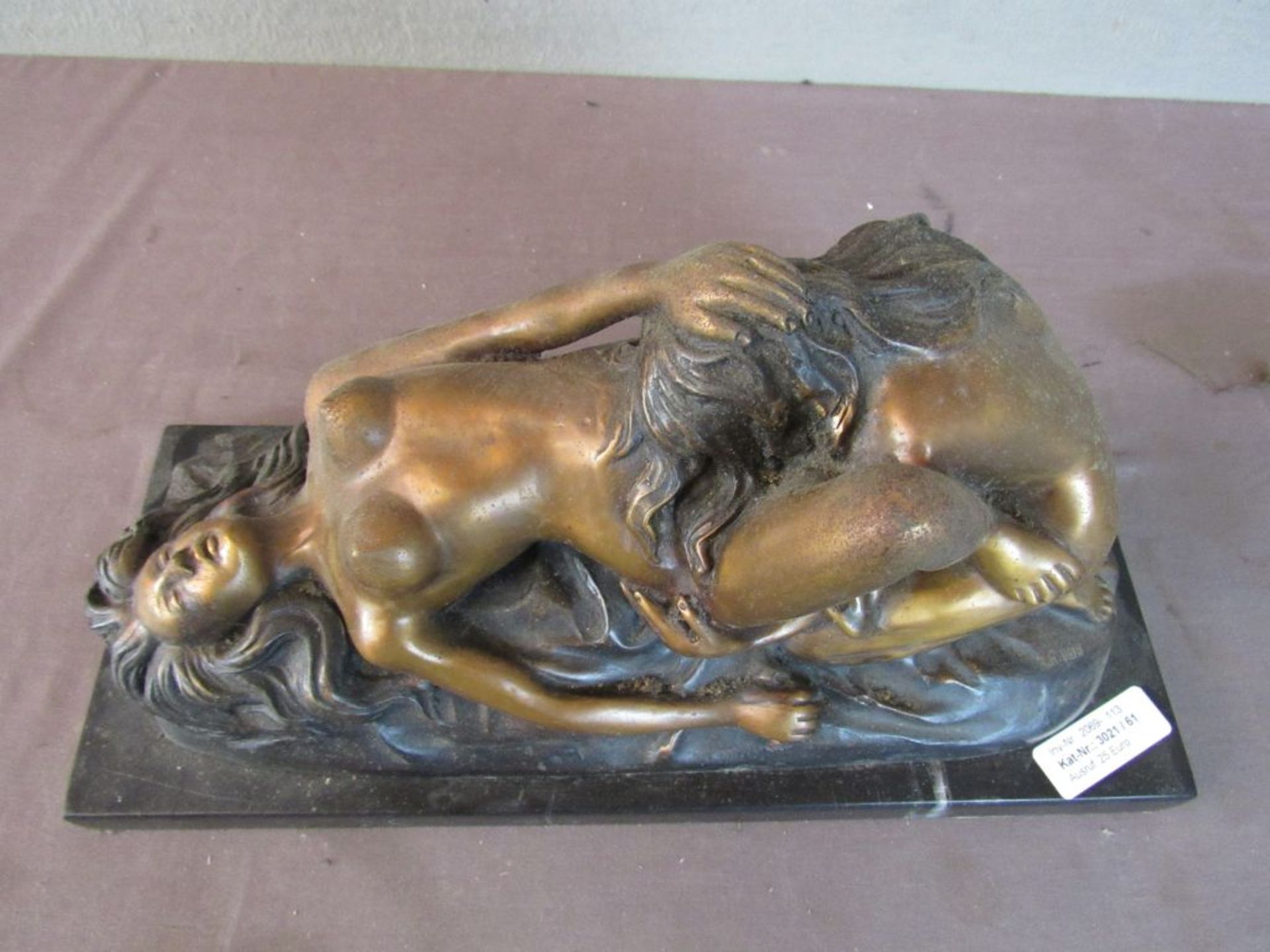 Bronzeskulptur weibliche Aktszene - Image 2 of 8