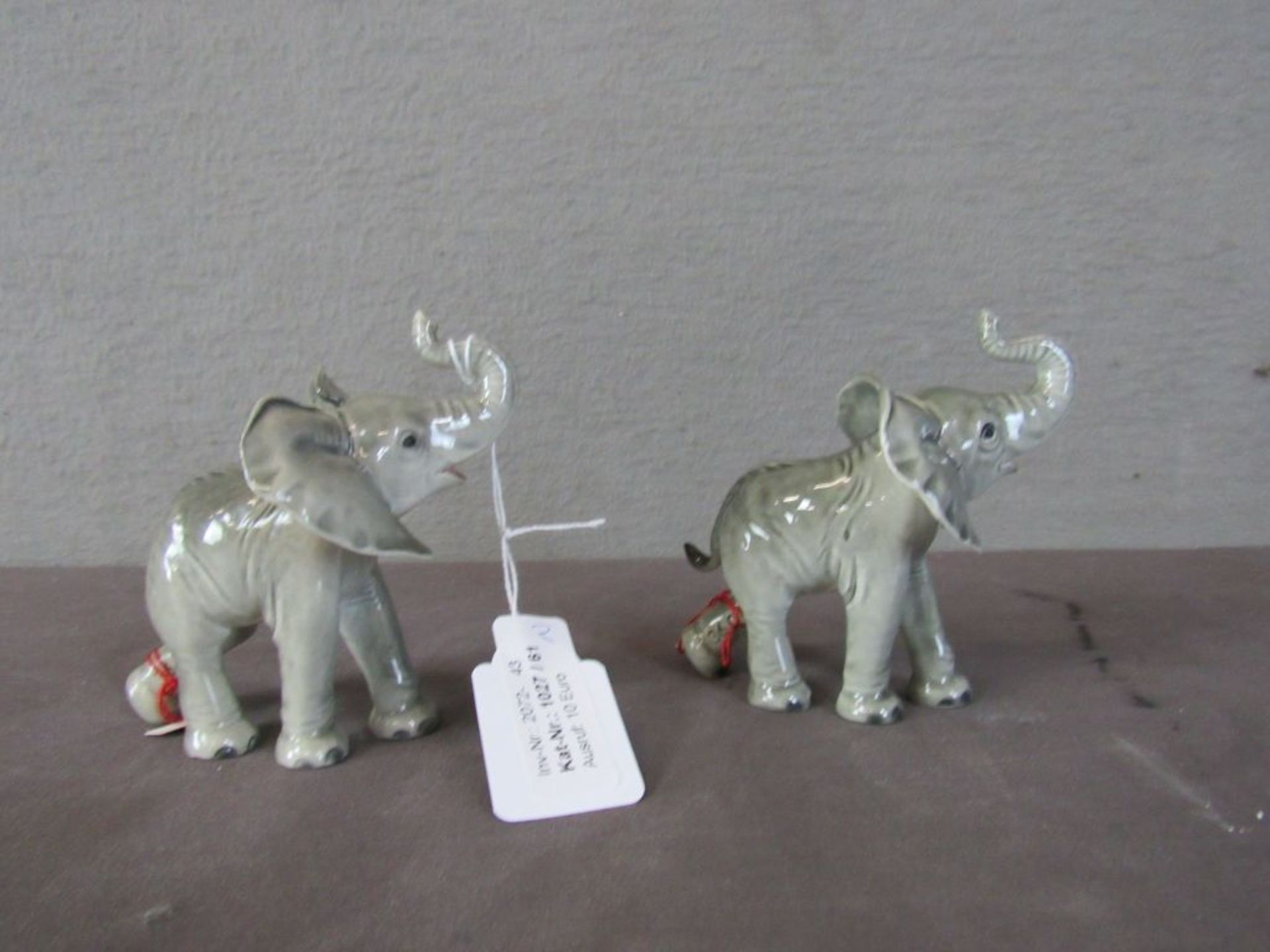Zwei Porzellanfiguren Goebel Elefanten