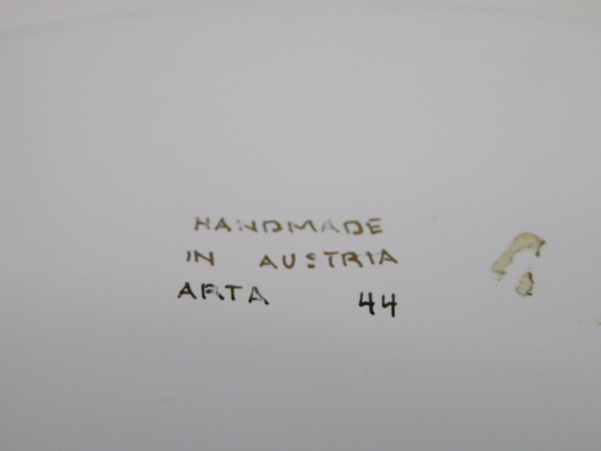 Gebäckschale, Österreich, gem. "Arta Austria", Email mit farbiger Bemalung, 2,5 x 16 cm. - Bild 2 aus 2