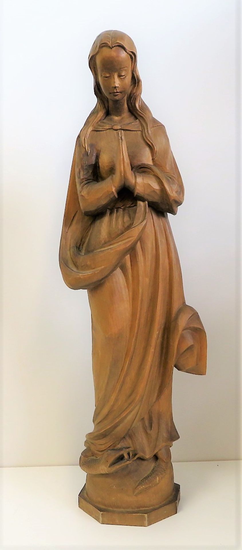 Immaculata, Holz geschnitzt, h 72 cm, d 23 cm.