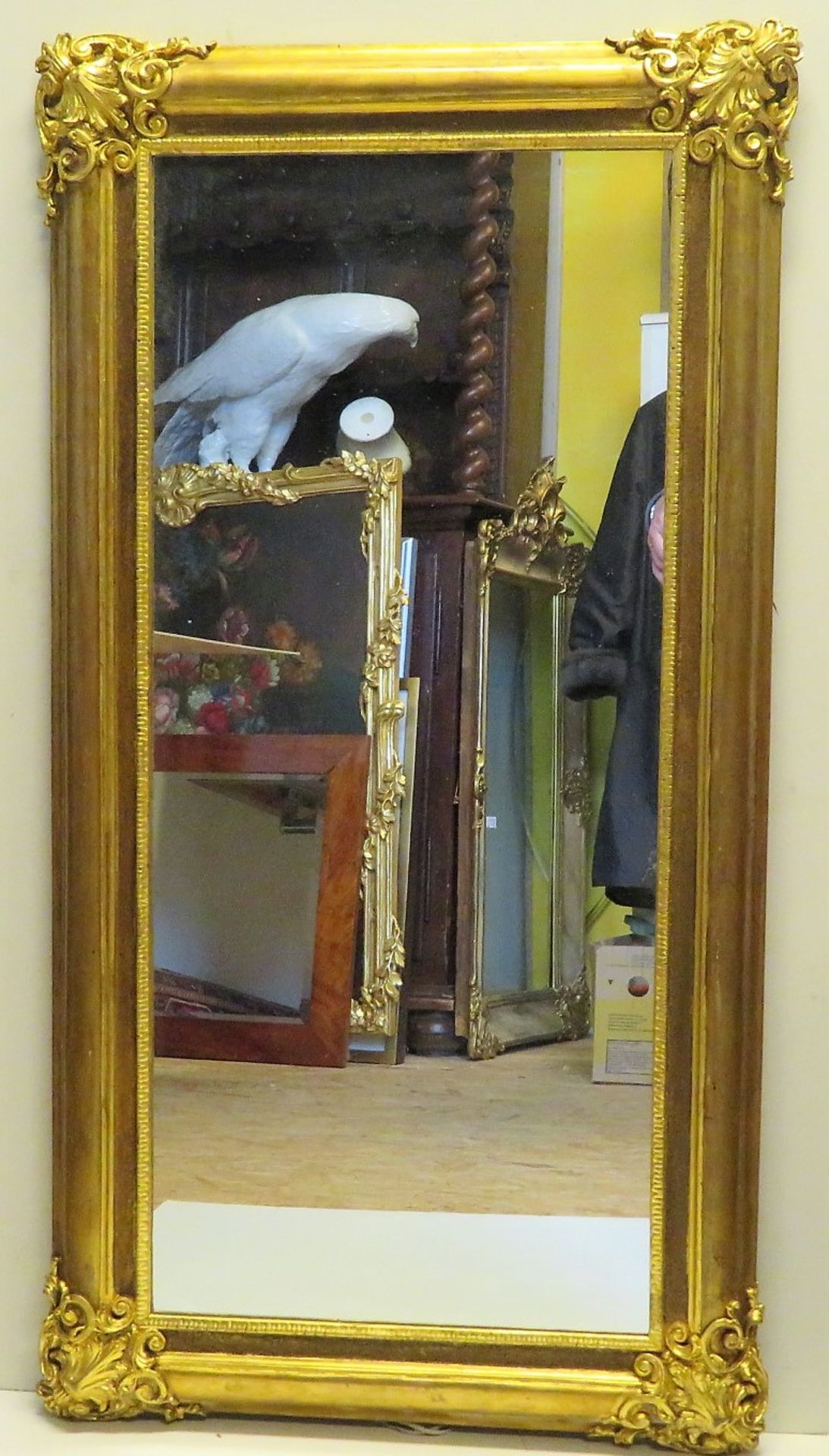 Spiegel, 19. Jahrhundert, Stuck vergoldet, 109 x 58 cm.