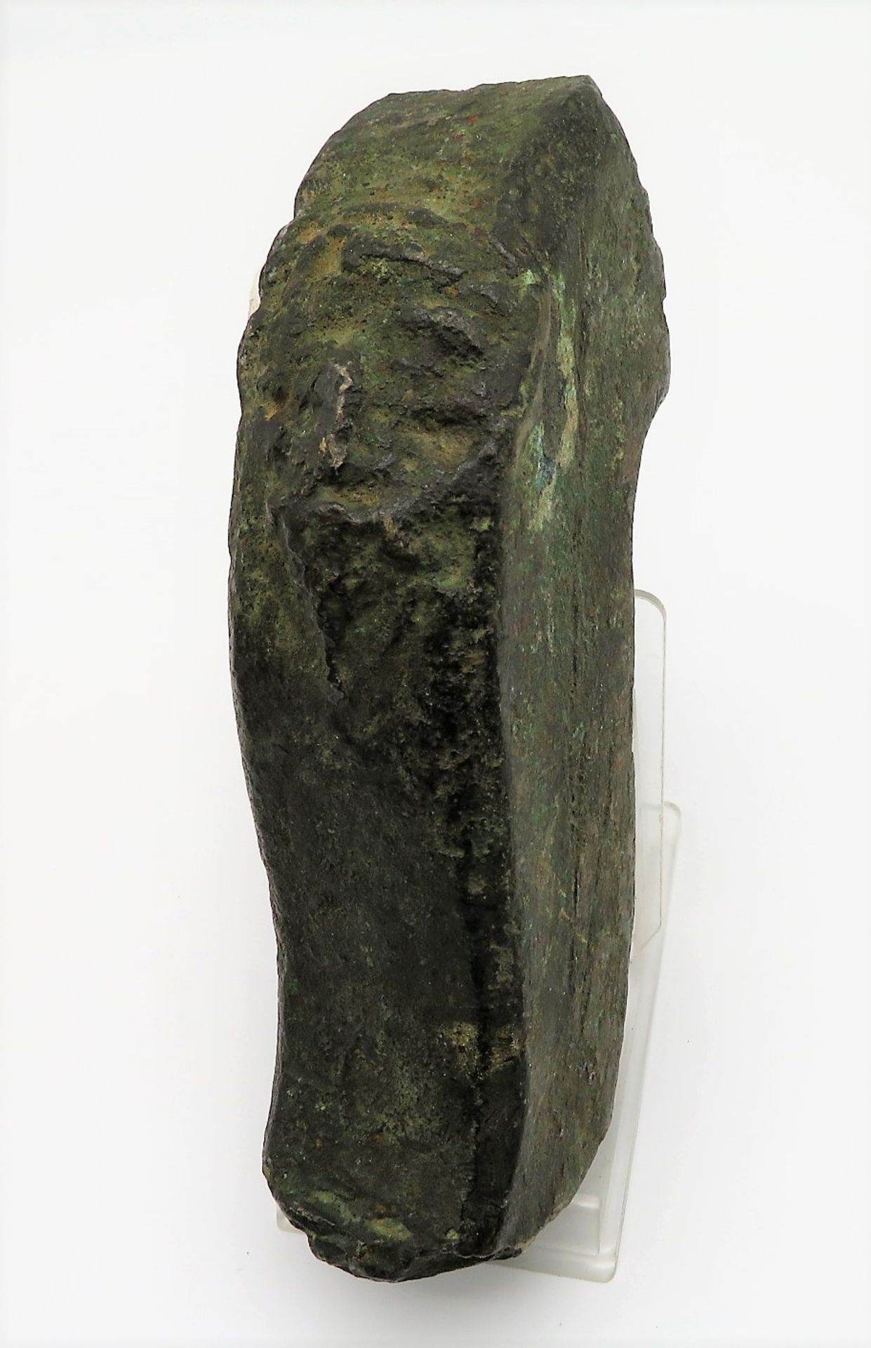 Antikes Fragment, wohl Ausgrabung, Bronze, 18 x 7,5 x 5 cm.